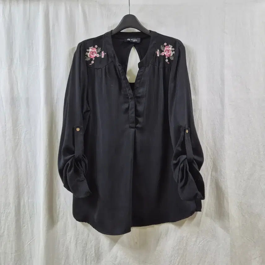 [BUNJANG] Vintage Rose Embroidery Black Blouse / (23일까지 할인) 일본 구제 빈티지 장미 자수 블랙 블라우스