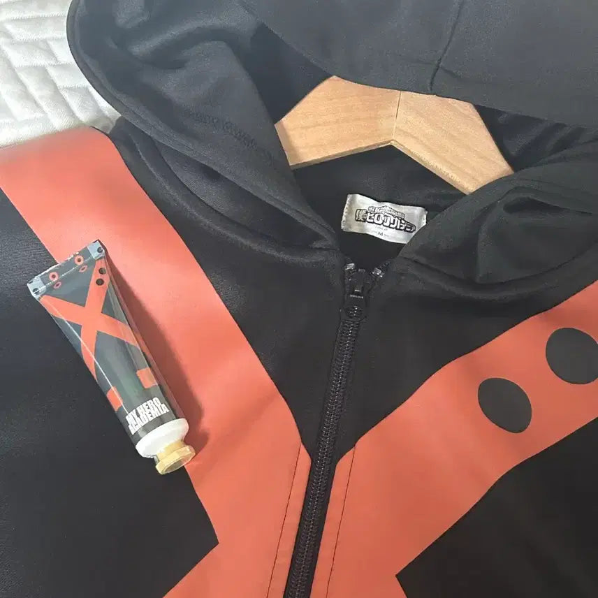 [BUNJANG] Katsuki Bakugo Hoodie & Hand Cream Set / 급처)바쿠고 옷 후드티 + 바쿠고 핸드크림 판매