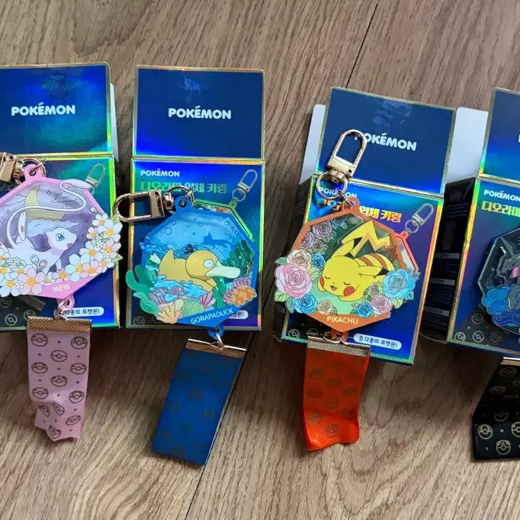 [BUNJANG] Pokemon Diorama Acrylic Keychain Set / 포켈몬 디오라마 아크릴 키링 레쿠쟈 뮤 피카츄 고라파덕