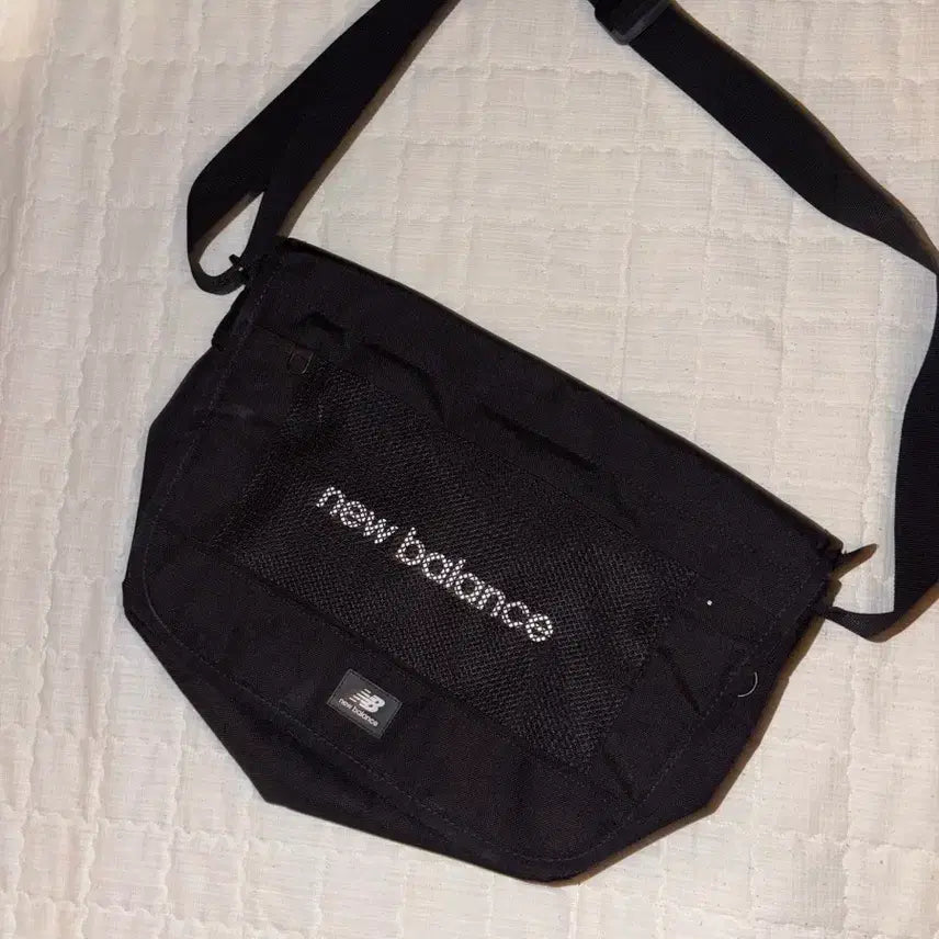 [BUNJANG] New Balance Messenger Bag / 뉴발란스 메신저백