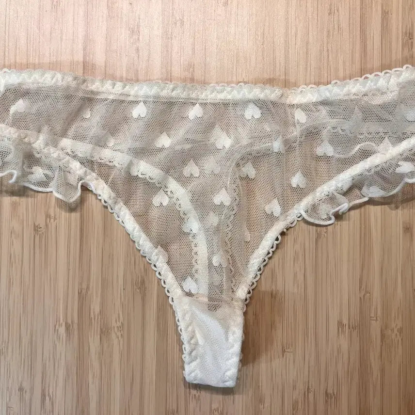 [BUNJANG] Deli Nelli White Frill Lace Heart Pattern T-shirt (Used) / (중고) 델리넬리 화이트 팬티T