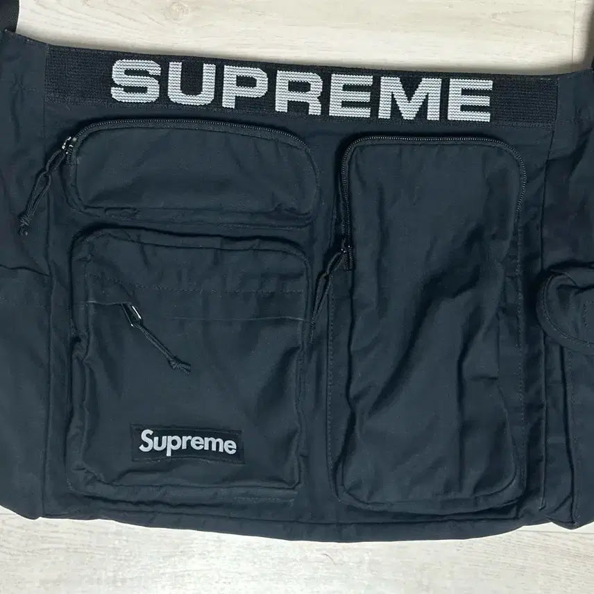 [BUNJANG] Supreme Field Messenger Bag Black SS23 / 슈프림 필드 메신저 백 블랙 23SS