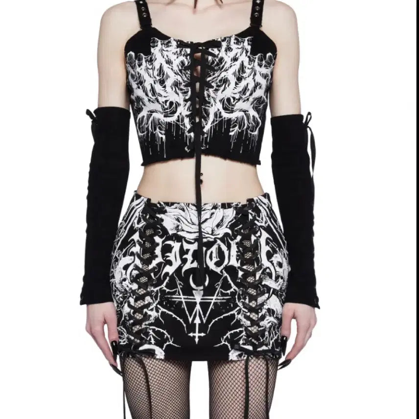 [BUNJANG] Dolls Kill Black Printing Crop Top / 새상품 돌스킬 블랙 프린팅 크롭탑