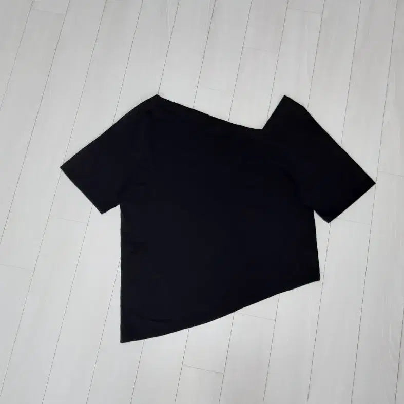 [BUNJANG] Theilma Asymmetrical T-Shirt / 더일마 언발란스 티셔츠