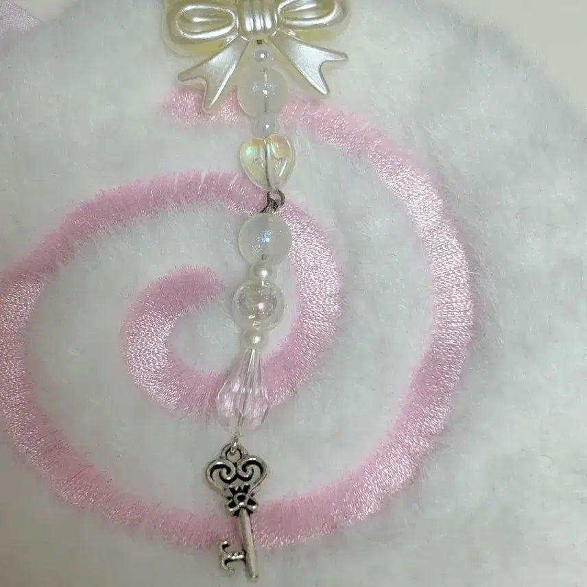 [BUNJANG] White Night Key Crystal Pearl Keychain Strap / 백야의 열쇠 로판풍 비즈 키링 스트랩 폰꾸 가방꾸