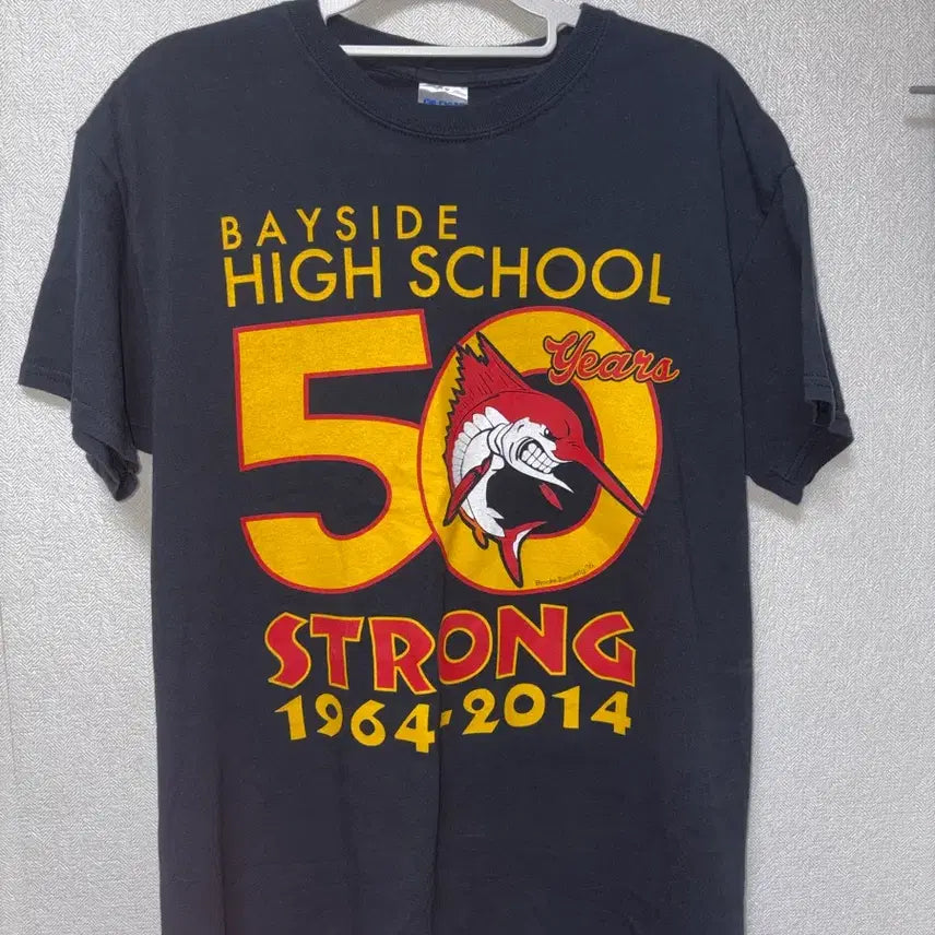 [BUNJANG] Gildan Vintage Bayside High School 50th Anniversary Graphic T-Shirt / 길단 빈티지 티셔츠