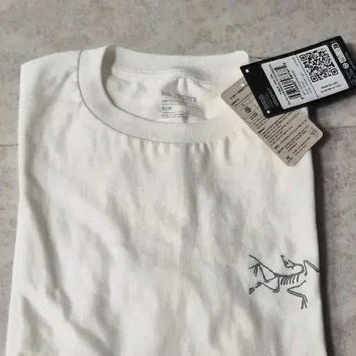 [BUNJANG] Arc'teryx Short-Sleeve T-Shirt Women's White S/P (Size 55) / 아크테릭스 반팔티 화이트 S/P여성55