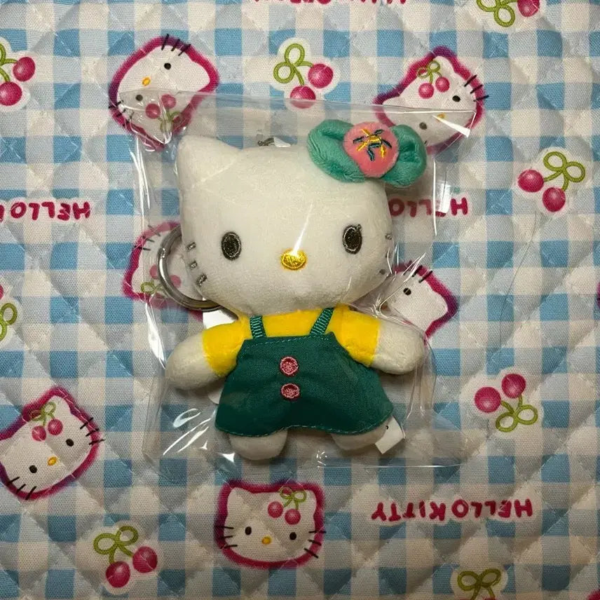 [BUNJANG] Sanrio Hello Kitty Plush Keyring (8cm) / 산리오 헬로키티 봉제 키링 (8cm)