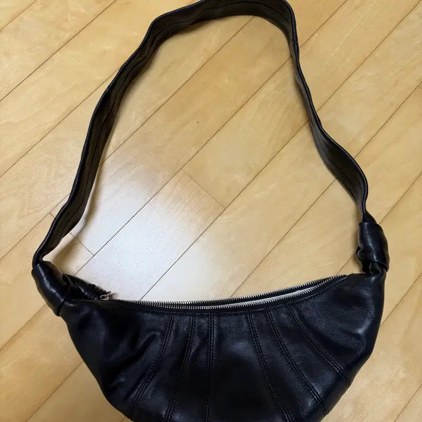 [BUNJANG] Croissant Crossbody Bag / 크루아상 크로스백