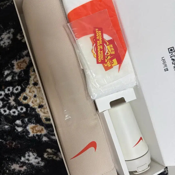 [BUNJANG] Nike Members Day Gift Set Tumbler, Bag, Sports Towel, Sticker Pack / 나이키 멤버스 데이 기프트 셋트 미사용 새제품 텀블러 가방 스포츠타월