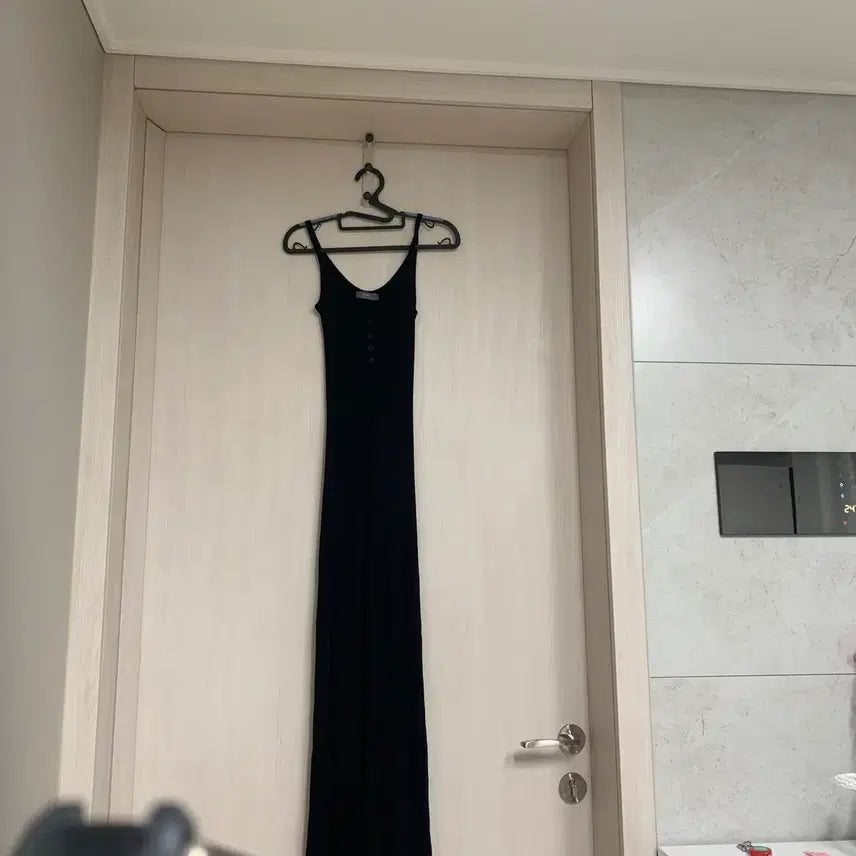 [BUNJANG] Black Ribbed Spaghetti Strap Maxi Dress / 블랙 골지 끈나시 맥시 원피스