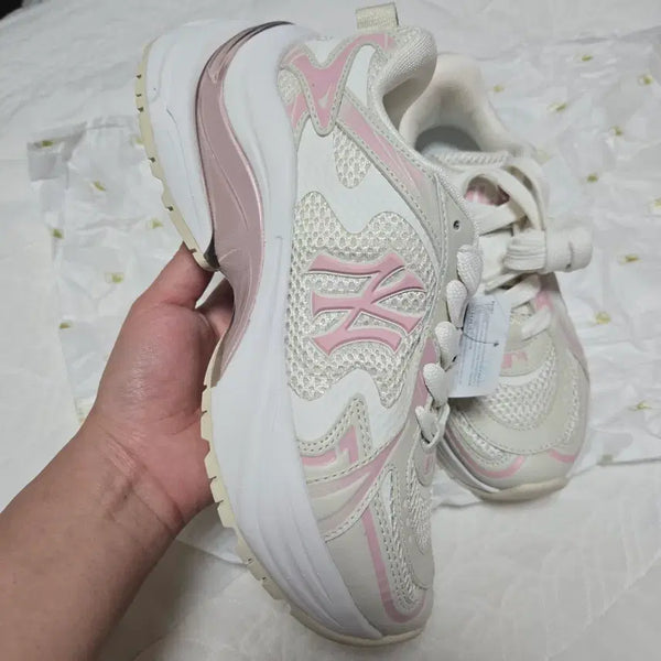[BUNJANG] MLB Curve Runner New York Yankees Cream Pink Sneakers / MLB 커브 러너 뉴욕 양키스 크림 핑크
