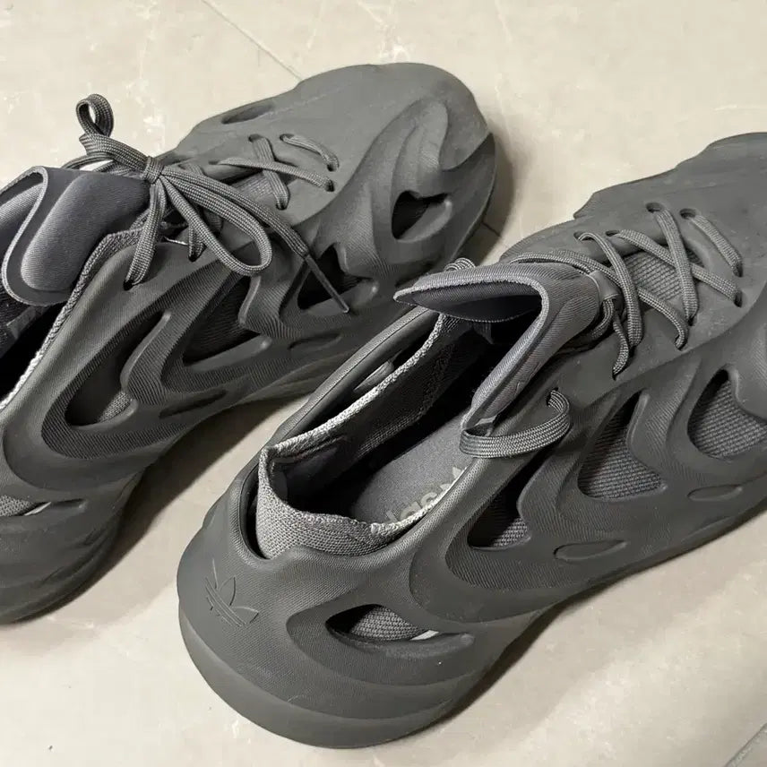 [BUNJANG] Adidas Adifom Q Grey Shoes 260 / 아디다스 아디폼Q 그레이 260