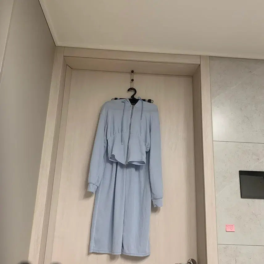 [BUNJANG] Pastel Blue Cropped Hood Zip-Up Set / 파스텔 블루 크롭 후드 집업 세트