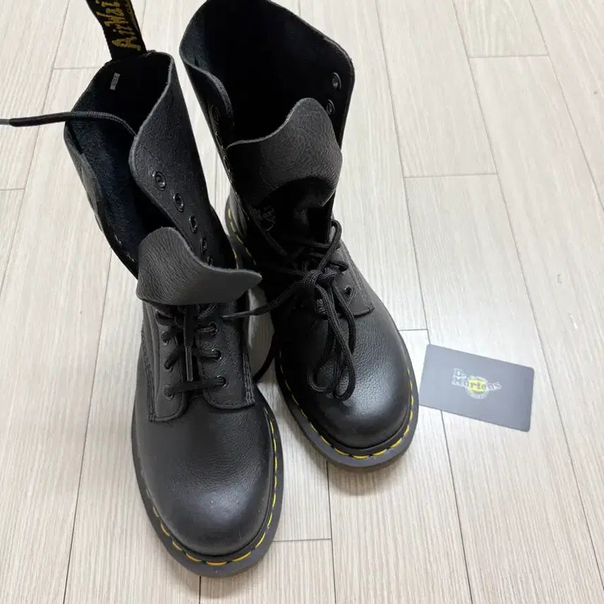 [BUNJANG] Dr. Martens 10-Eye Black Leather Walker Boots / 닥터마틴 10홀 워커부츠