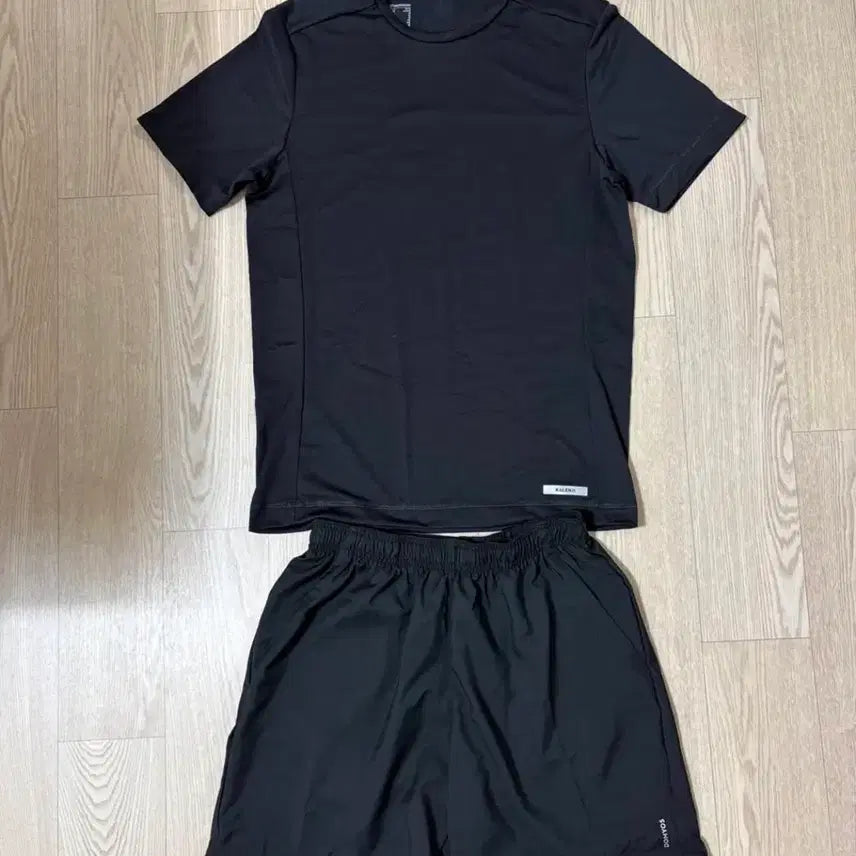 [BUNJANG] Decathlon Running T-Shirt and Shorts Set (Size S) / 데카트론 런닝 반팔 반바지(S)(1회 착용 새 상품 급)