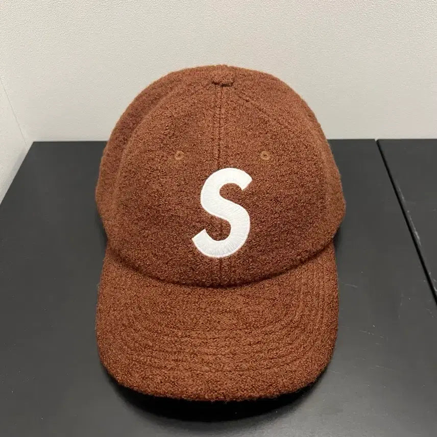 [BUNJANG] Supreme Boiled Wool S Logo 6-Panel Cap Brown / 슈프림 보일드 울 S 로고 6패널 캡 브라운 (22FW)