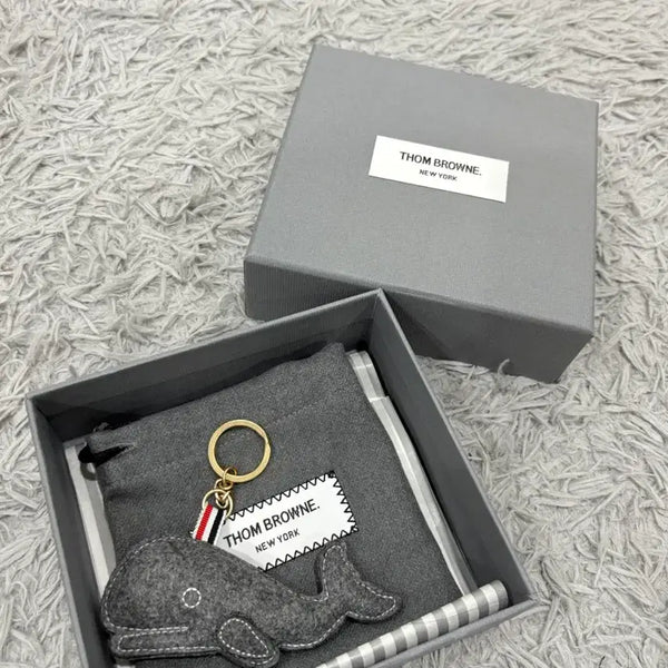 [BUNJANG] Thom Browne Seongsu Pop-up Whale Keychain / 톰브라운 성수 팝업 고래 키링