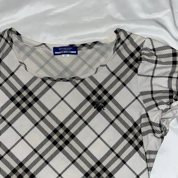 [BUNJANG] Burberry London Check Ivory Women's Short Sleeve T-Shirt (Japan Vintage) / 버버리 런던 Burberry 체크 아이보리 여성 반팔 티셔츠 (일본 빈티지 japan vintage)