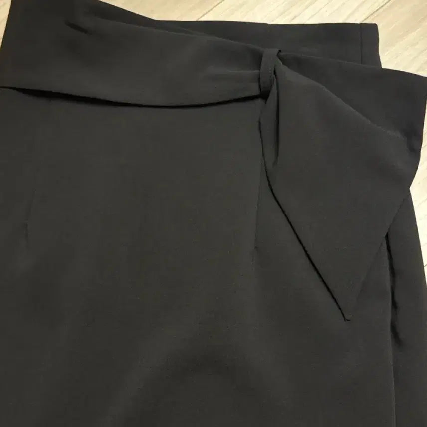 [BUNJANG] Black Ribbon High-Waist Office Midi Skirt / 블랙 허리 리본 하이웨스트 오피스 스커트