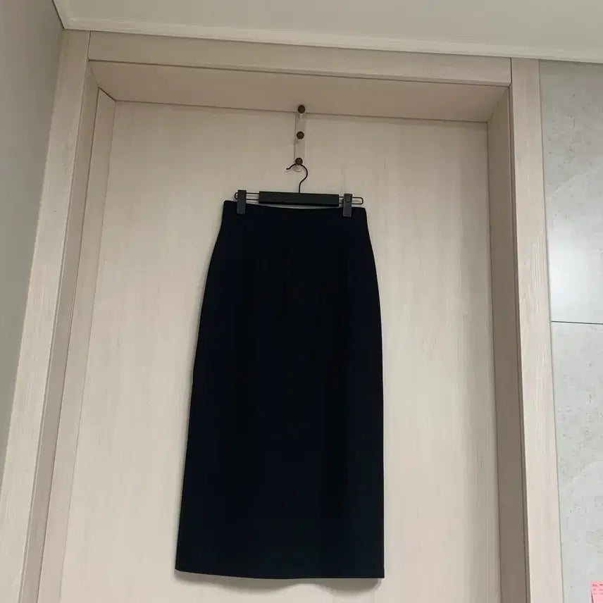 [BUNJANG] Black Back Slit High-Waisted Long Office Look Skirt / 블랙 뒷트임 하이웨스트 롱 오피스룩 스커트