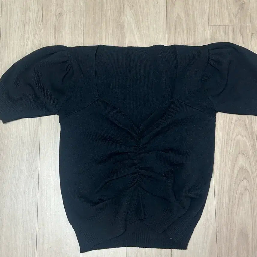 [BUNJANG] Black Puff Sleeve Shirring Knit / 블랙 퍼프 소매 셔링 니트