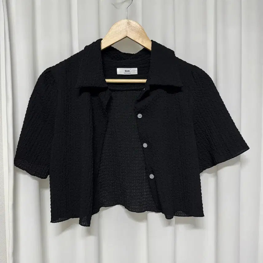 [BUNJANG] BABI Black Seersucker Short-Sleeve Blouse / BABBI 블랙 시어서커 반팔 블라우스