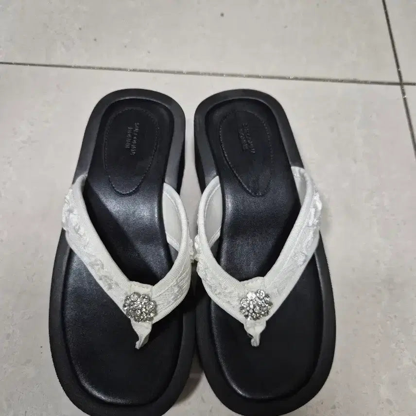 [BUNJANG] SUECOMMA BONNIE Lace Embellished Flip-Flops Size 36 (230mm) / 슈콤마보니플립플랍쪼리36사이즈230