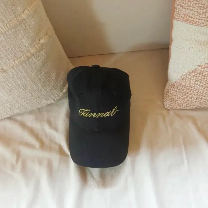 [BUNJANG] Thanat Cursive Logo Ball Cap (Deep Navy) / 타낫 모자 cursive logo ball cap