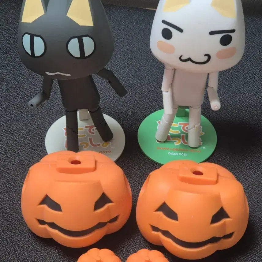 [BUNJANG] Dokodemo Issho Halloween Toro & Kuro Revoltech Figure Bundle Set / 도코데모잇쇼 할로윈 토로 쿠로 리볼텍 피규어 일괄