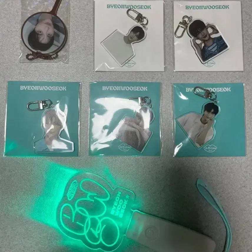[BUNJANG] Byeon Woo-seok Fanmeeting Support Rod & Keychain Bundle / 변우석팬미팅 변우석응원봉 변우석키링 변우석