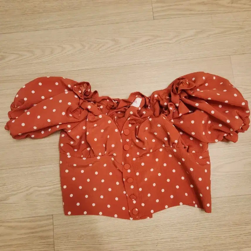 [BUNJANG] Polka Dot Off-Shoulder Crop Blouse / 땡땡이 오프숄더 크롭 블라우스