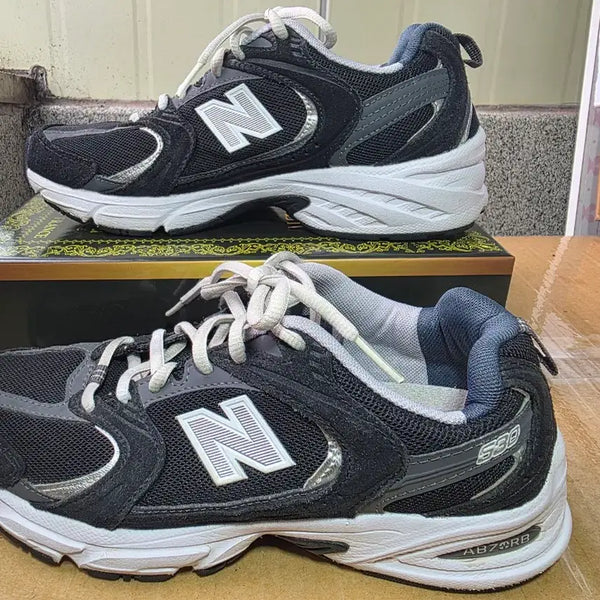 [BUNJANG] New Balance 530 Black MR530CC Sneakers (235) / 뉴발란스 530 블랙 MR530CC 235