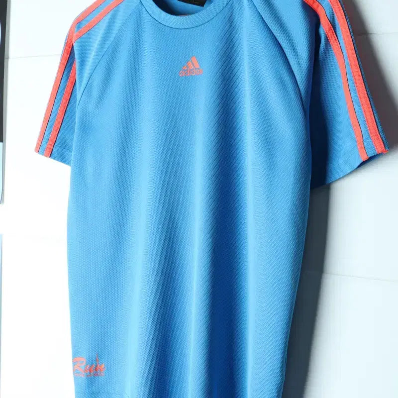 [BUNJANG] Adidas Center Logo Performance T-Shirt Light Blue H35717 / (M-L) 아디다스 반팔 티셔츠 센터로고 기능성 연블루-H35717