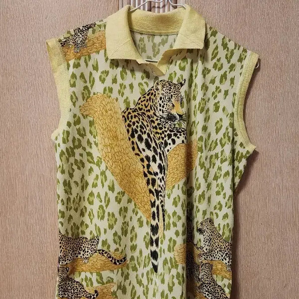 [BUNJANG] Unique Leopard Print Sleeveless Top / 독특한 호피 패턴 민소매 탑