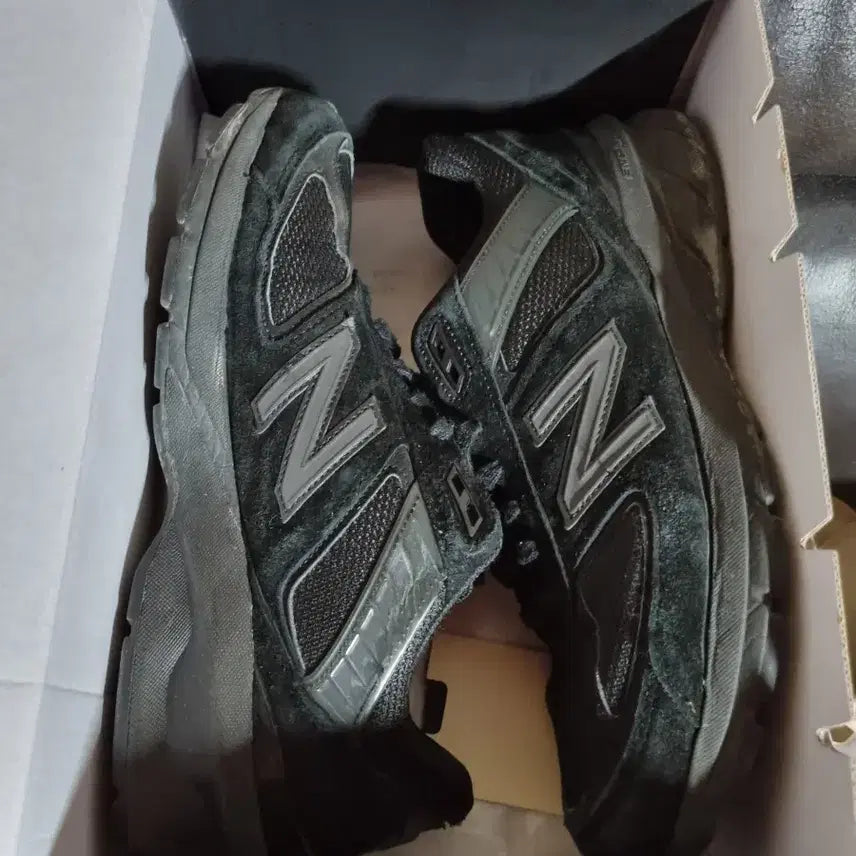 [BUNJANG] New Balance 990v5 Made in USA Triple Black Sneakers (270mm) / 뉴발란스 990v5 메이드 인 USA 트리플 블랙 D 270