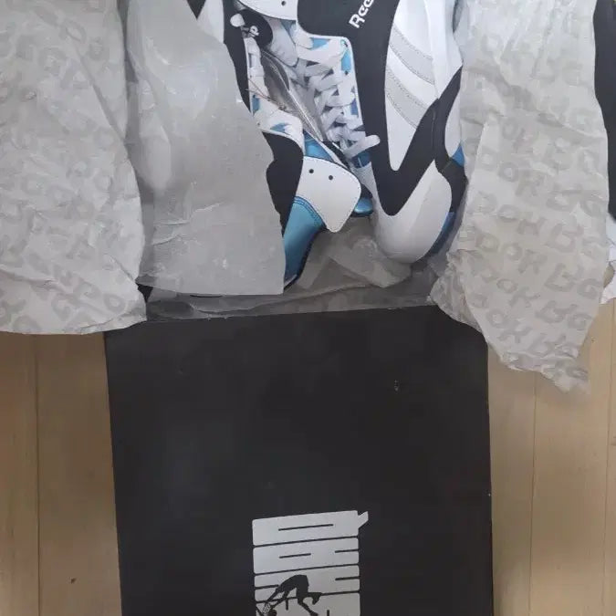 [BUNJANG] Reebok Shark Attack Cloud White 285mm / 리복 샤크어택 클라우드 화이트 285사이즈