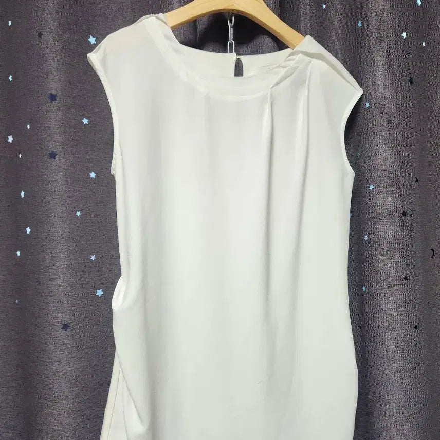 [BUNJANG] The Izzat White Sleeveless Blouse Size 55 / 더아이잗 화이트 민소매 블라우스-55