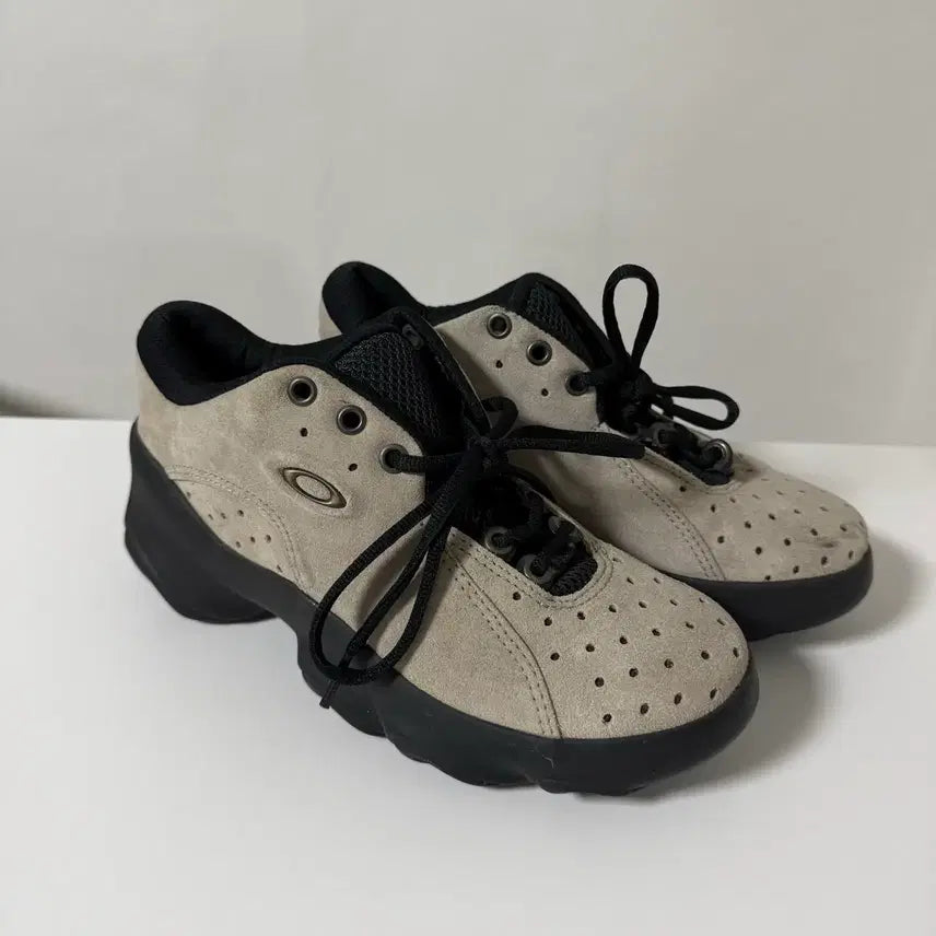 [BUNJANG] Oakley shoethree Beige/Black Sneakers / 오클리 shoethree 240
