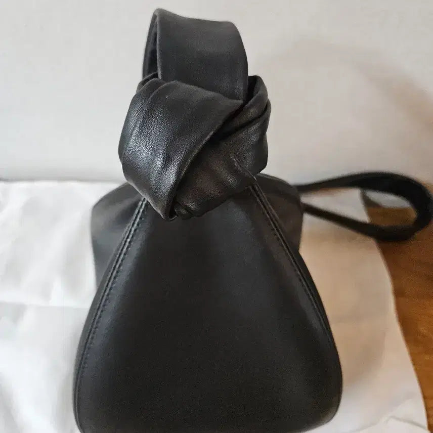 [BUNJANG] Phiyet Amphora Bag Black / 휘에트 암포라백 블랙