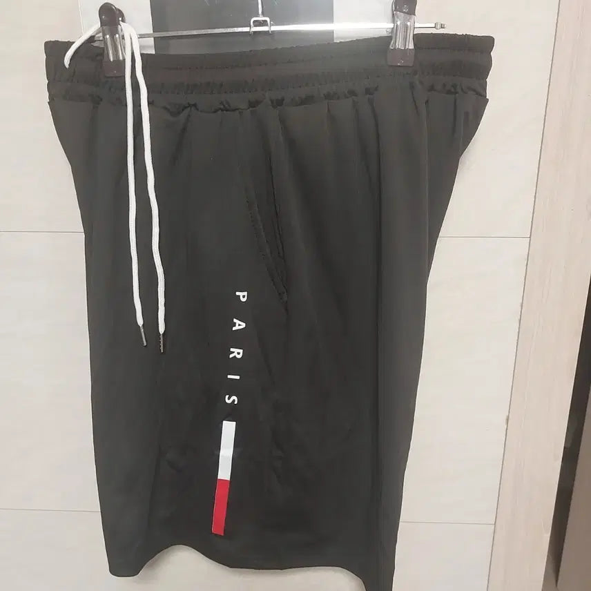 [BUNJANG] Black Paris Lettering Shorts - Medium / 블랙 파리 레터링 반바지 M 새상품