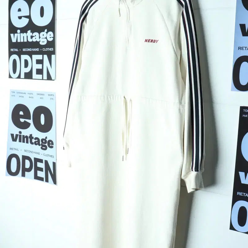 [BUNJANG] NERDY Ribbed Dress with Half-Zip and Three Stripes - Ivory / W(M-L) 널디 드레스 원피스 반집업 아이보리 삼선 롱-H35736
