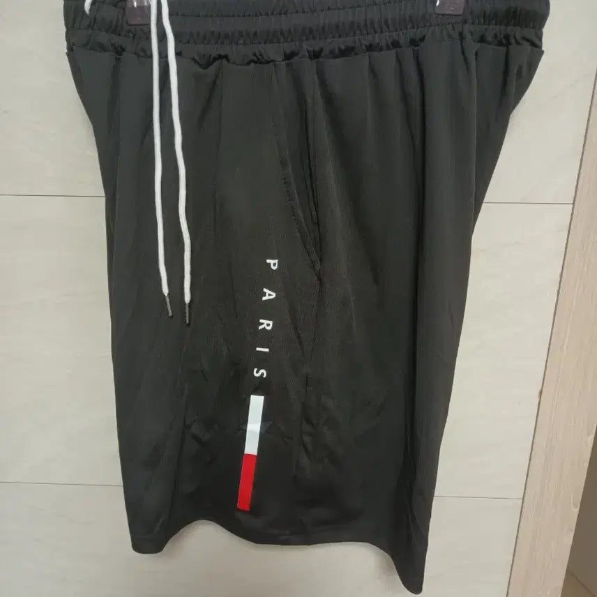 [BUNJANG] Paris Lettering Black Shorts - M (New) / 블랙 반바지 파리 레터링 반바지  M 새상품