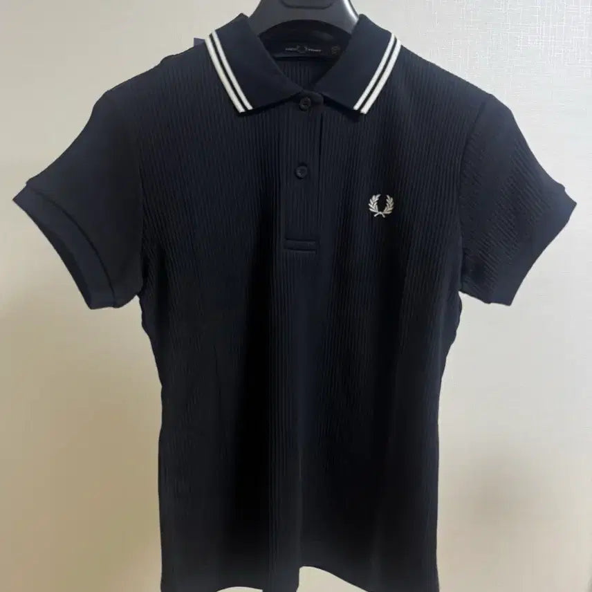 [BUNJANG] Fred Perry Women's Short Sleeve Polo Shirt Black / 프레드페리 여성 폴로 반팔 카라티 티셔츠 블랙