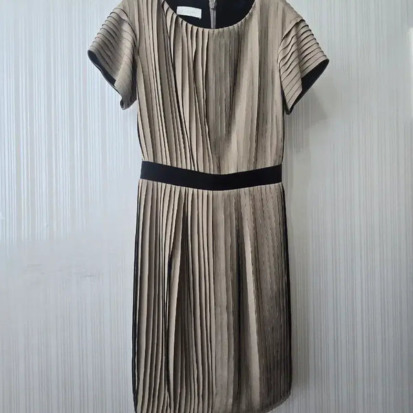 [BUNJANG] MICHAA Pleated Dress Beige / MICHAA 미샤. 스타일리쉬 플리츠 원피스 55