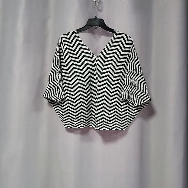 [BUNJANG] Zigzag V-Neck Pleated Blouse / 지그재그 브이넥 플리츠 블라우스