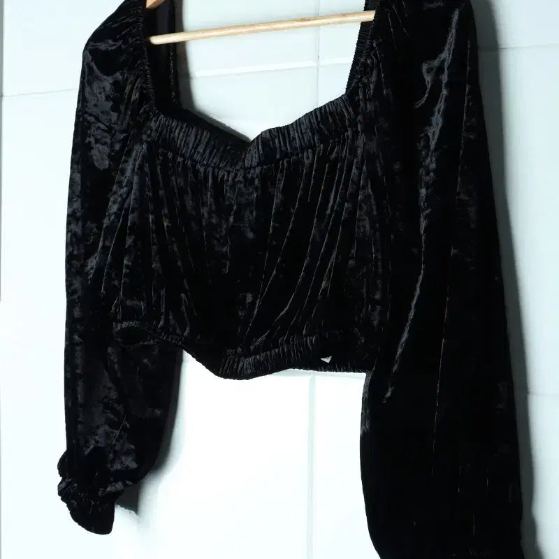 [BUNJANG] ZARA Wide Neck Velvet Cropped Long Sleeve T-Shirt Black / W(L) 자라 긴팔티셔츠 와이드넥 크롭 벨벳 블랙-H35761