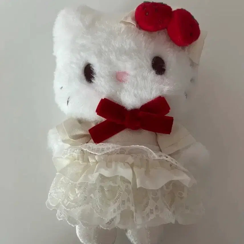 [BUNJANG] Sanrio Hello Kitty Shortcake Doll Keychain / 산리오 헬로키티 쇼트케이크 인형 키링