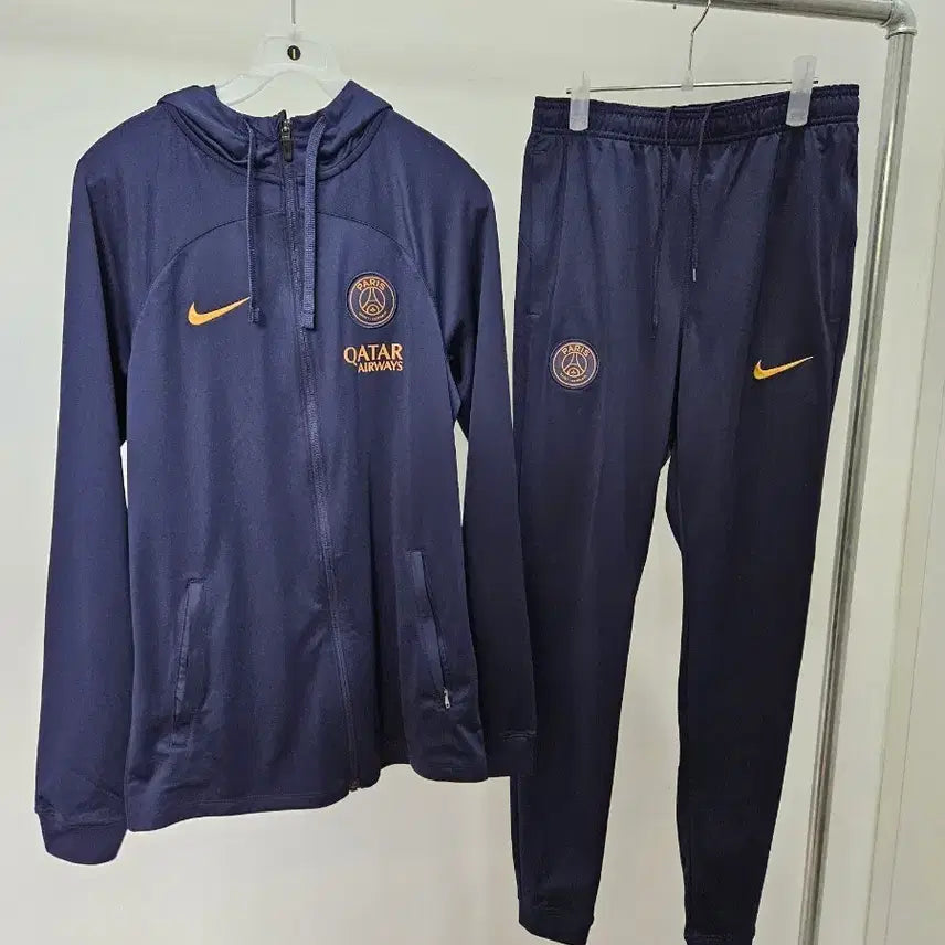[BUNJANG] Nike 23-24 Paris Saint-Germain Strike Hooded Tracksuit Set / 나이키 23-24 PSG 파리생제르맹 스트라이크 후드 트랙수트 세트 (해외S