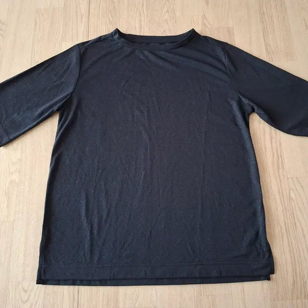 [BUNJANG] Sparkling Black Semi-Sleeve T-Shirt / 반짝이 펄감이 있는 블랙 5부 반팔티 66 (66~날씬77) (새상품)